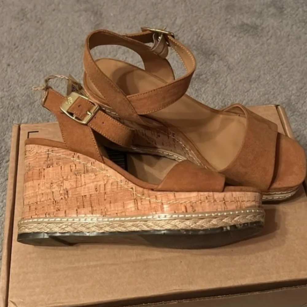 Womens linen soled shoes